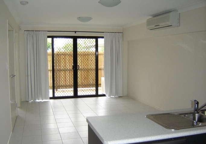 Photo - 2/26 Lower King Street, Caboolture QLD 4510 - Image 2