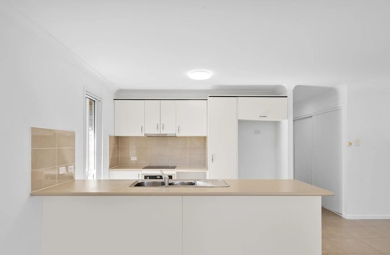 Photo - 2/26 Navickas Circuit, Redbank Plains QLD 4301 - Image 4