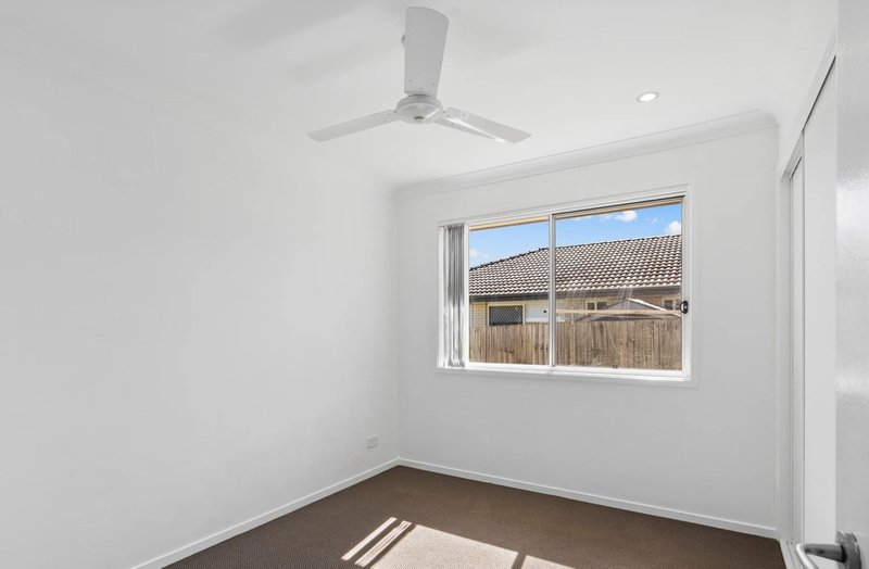 Photo - 2/26 Navickas Circuit, Redbank Plains QLD 4301 - Image 7