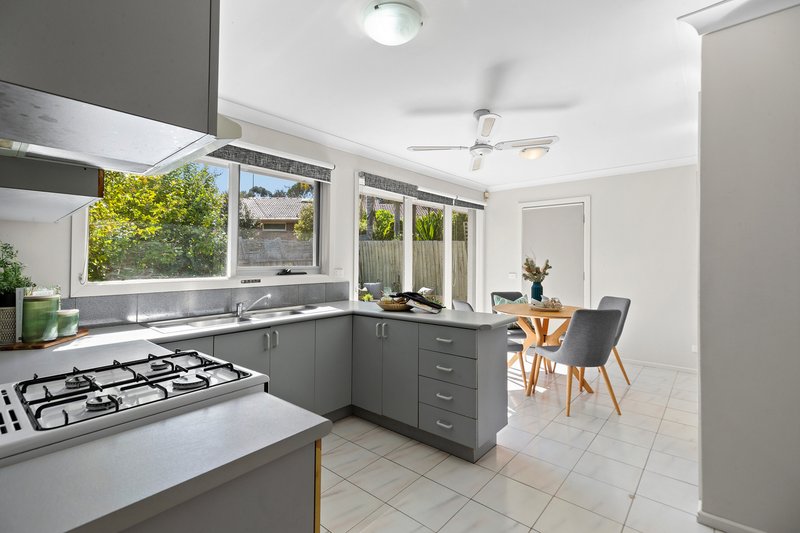 Photo - 2/26 Oliver Street, Ringwood VIC 3134 - Image 6