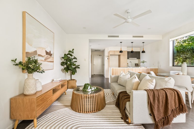 Photo - 2/26 Paton Street, Kangaroo Point QLD 4169 - Image 1