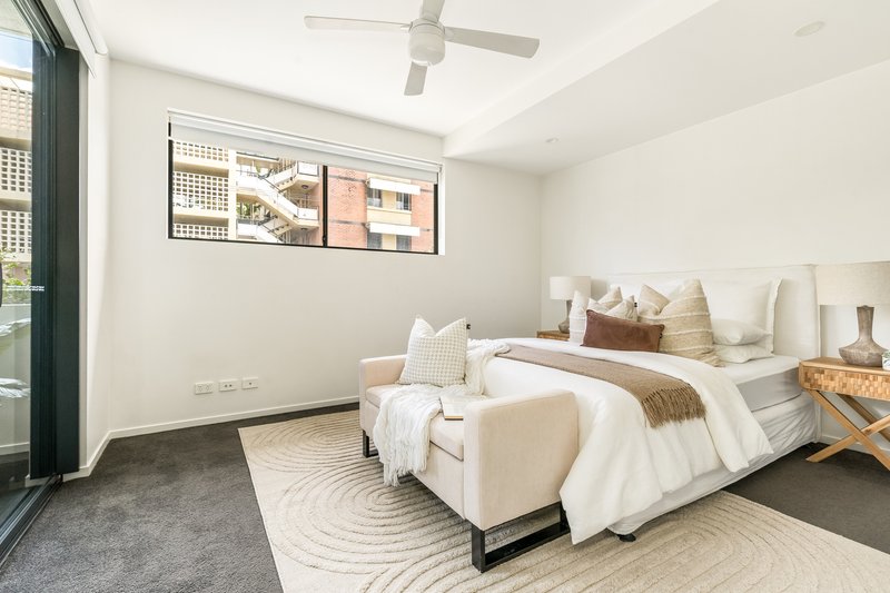 Photo - 2/26 Paton Street, Kangaroo Point QLD 4169 - Image 6