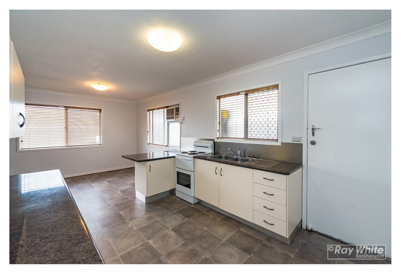 Photo - 226 Richardson Road, Park Avenue QLD 4701 - Image 7