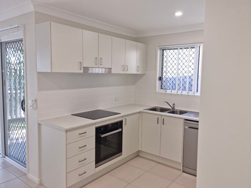 Photo - 2/26 Sunnyview Street, Beenleigh QLD 4207 - Image 3