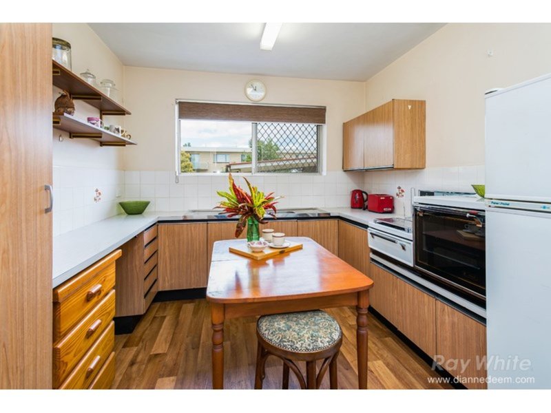 Photo - 2/26 Swain Street, Holland Park West QLD 4121 - Image 2