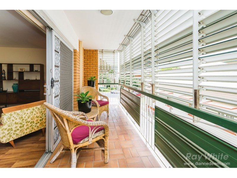 Photo - 2/26 Swain Street, Holland Park West QLD 4121 - Image 5