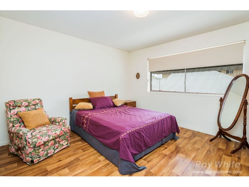 Photo - 2/26 Swain Street, Holland Park West QLD 4121 - Image 7