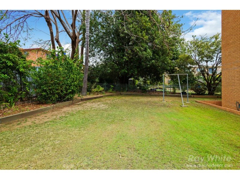 Photo - 2/26 Swain Street, Holland Park West QLD 4121 - Image 10