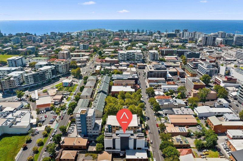 Photo - 2/26 Victoria Street, Wollongong NSW 2500 - Image 2