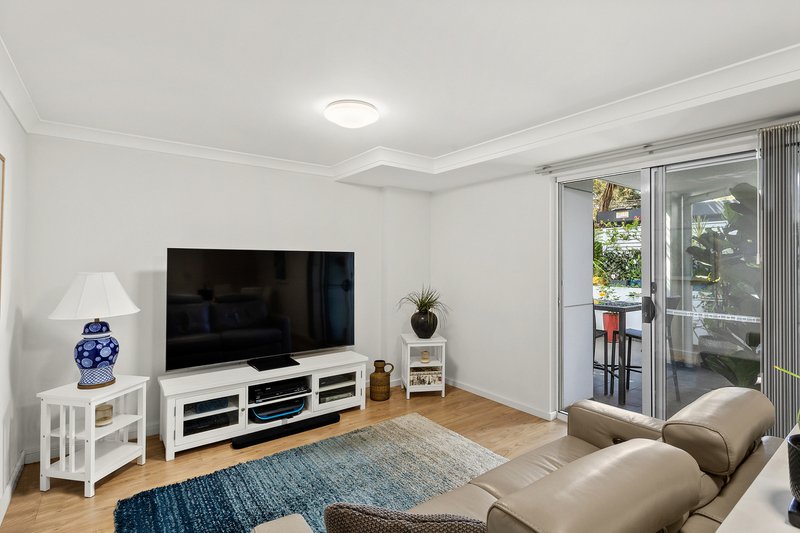 Photo - 2/26 Victoria Street, Wollongong NSW 2500 - Image 4