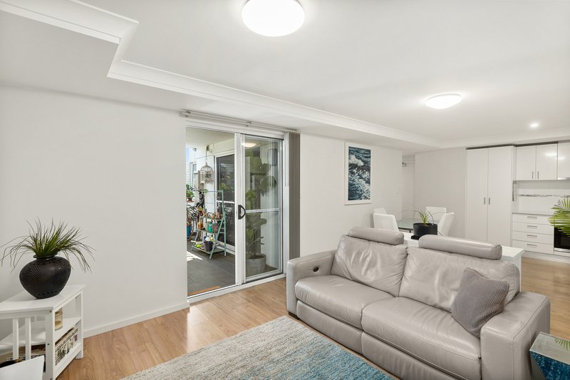 Photo - 2/26 Victoria Street, Wollongong NSW 2500 - Image 5