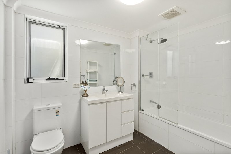 Photo - 2/26 Victoria Street, Wollongong NSW 2500 - Image 8