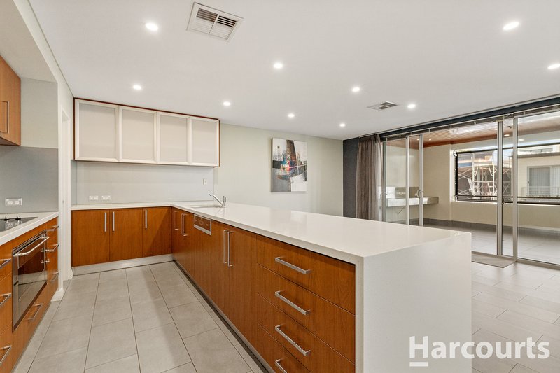 Photo - 2/26 Vivaldi Drive, Mandurah WA 6210 - Image 5