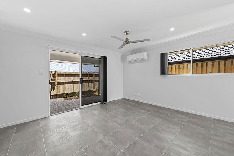 Photo - 2/26 Wicker Road, Park Ridge QLD 4125 - Image 5