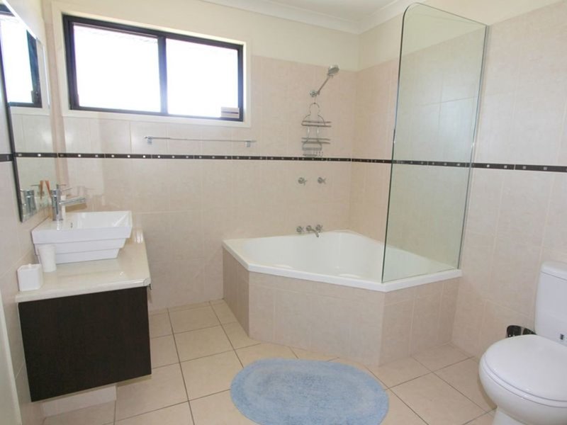 Photo - 22/68 Moody Street, Emerald QLD 4720 - Image 12