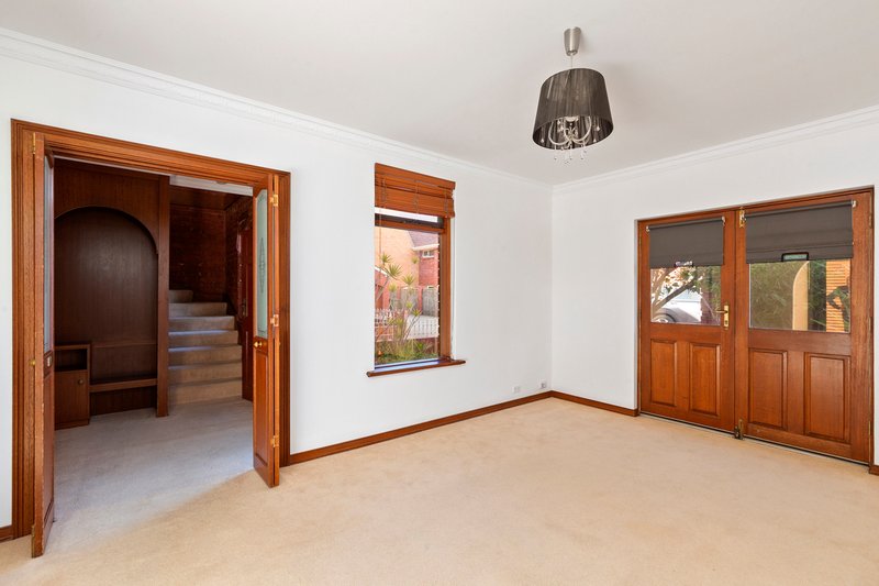 Photo - 2/27-29 Moseley Street, Glenelg SA 5045 - Image 3