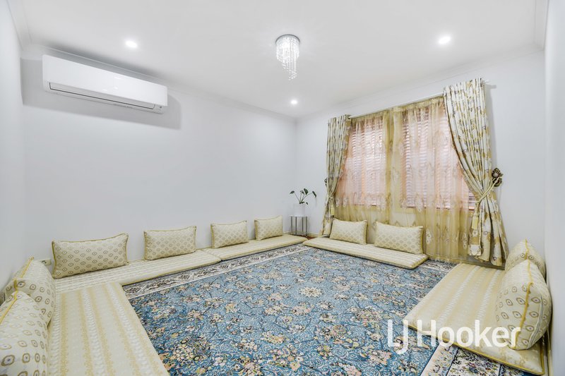 Photo - 2/27-33 Coral Drive, Hampton Park VIC 3976 - Image 5