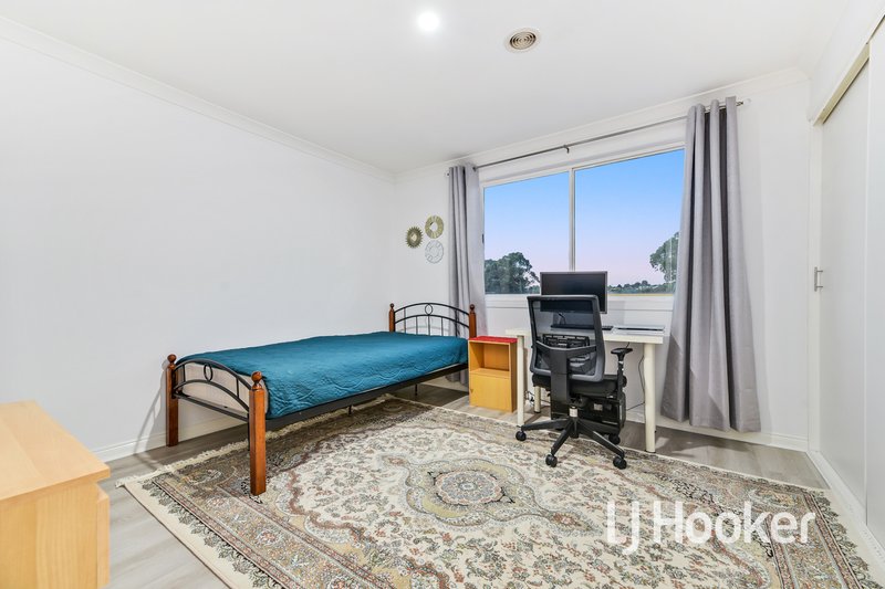 Photo - 2/27-33 Coral Drive, Hampton Park VIC 3976 - Image 10