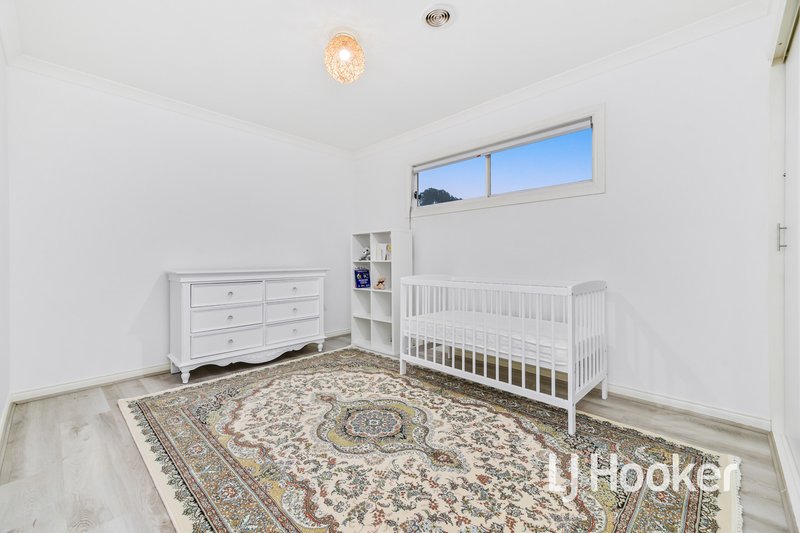 Photo - 2/27-33 Coral Drive, Hampton Park VIC 3976 - Image 11