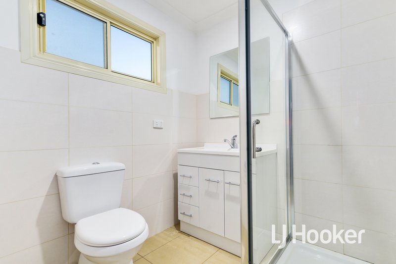 Photo - 2/27-33 Coral Drive, Hampton Park VIC 3976 - Image 12