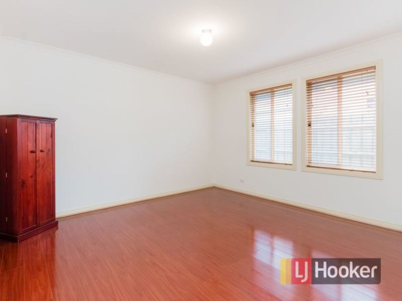 Photo - 2/27-33 Coral Drive, Hampton Park VIC 3976 - Image 4