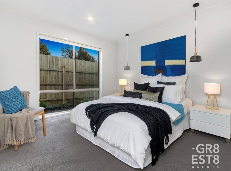 Photo - 2/27 Amber Crescent, Narre Warren VIC 3805 - Image 4