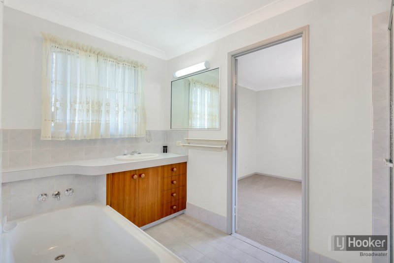 Photo - 2/27 Ashbourne Terrace, Biggera Waters QLD 4216 - Image 11