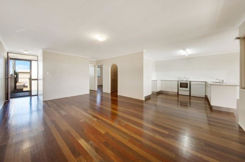 Photo - 2/27 Auckland Street, Gladstone Central QLD 4680 - Image 4