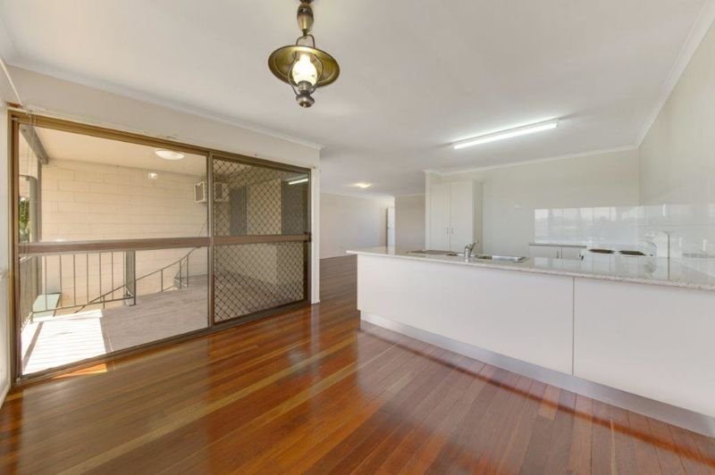 Photo - 2/27 Auckland Street, Gladstone Central QLD 4680 - Image 7