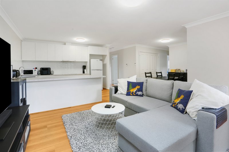 Photo - 2/27 Ballandella Road, Toongabbie NSW 2146 - Image 4