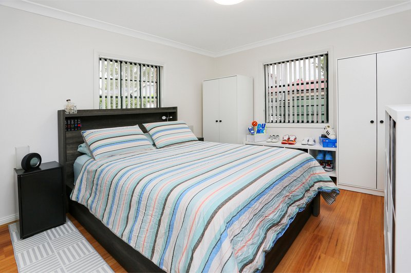 Photo - 2/27 Ballandella Road, Toongabbie NSW 2146 - Image 6
