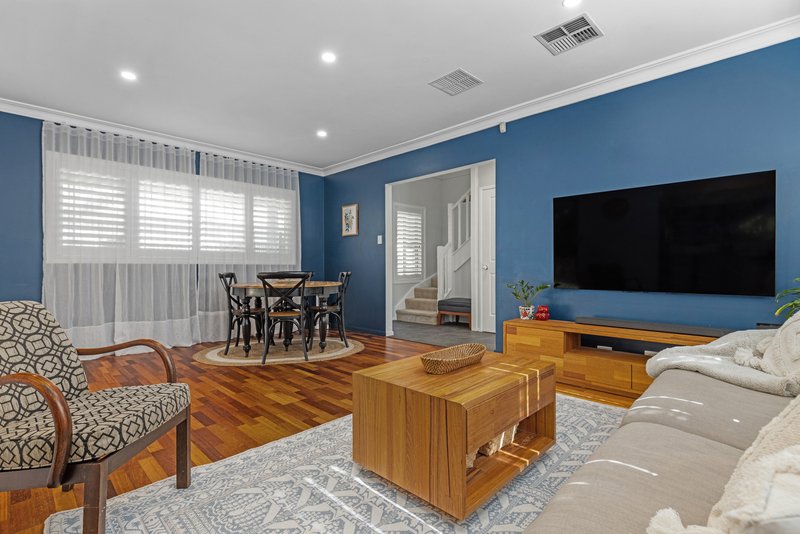 Photo - 2/27 Belmore Road, Peakhurst NSW 2210 - Image 4