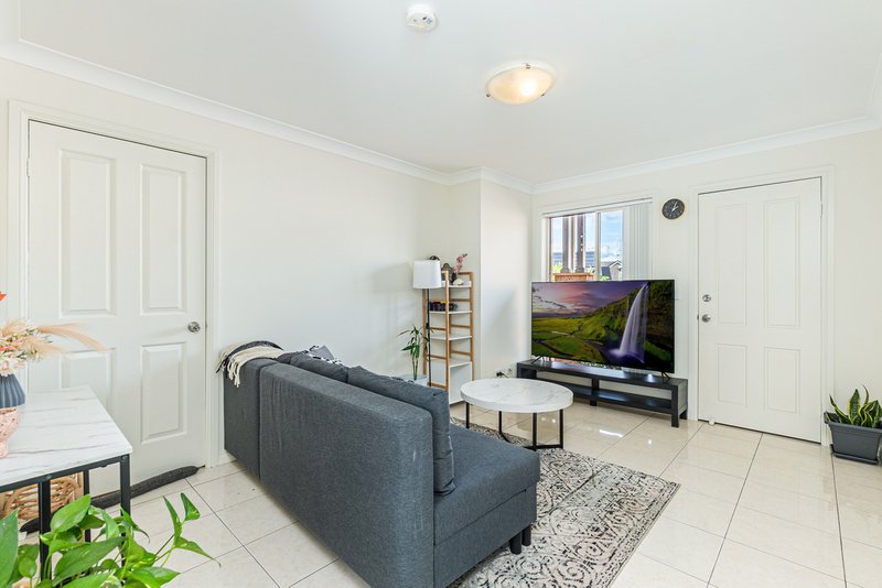 Photo - 2/27 Brisbane Street, Oxley Park NSW 2760 - Image 7