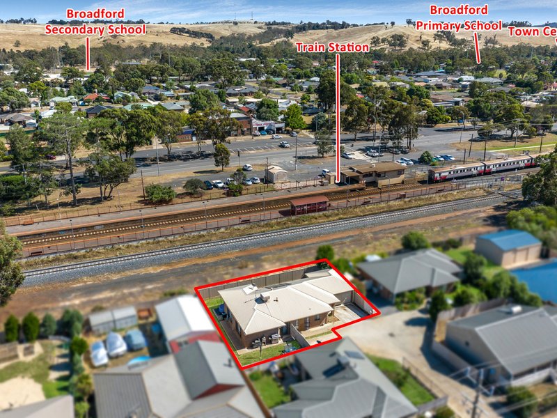 Photo - 2/27 Ferguson Street, Broadford VIC 3658 - Image 9