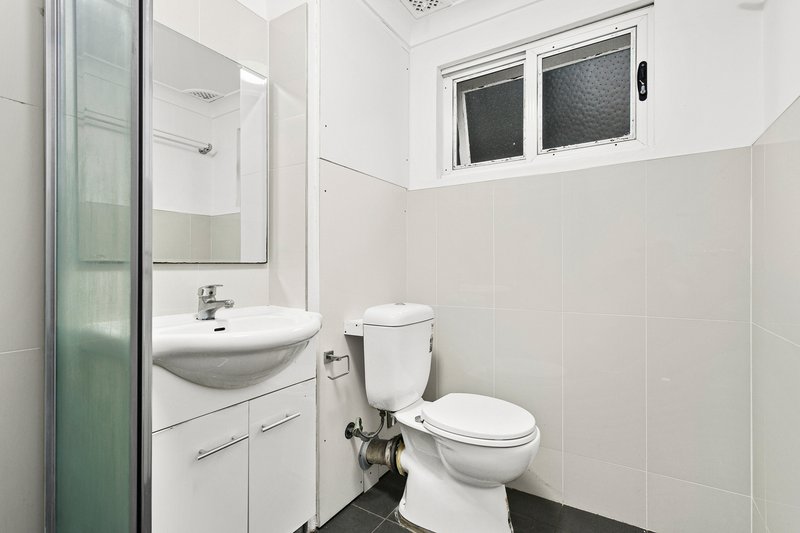 Photo - 2/27 Gloucester Road, Hurstville NSW 2220 - Image 6