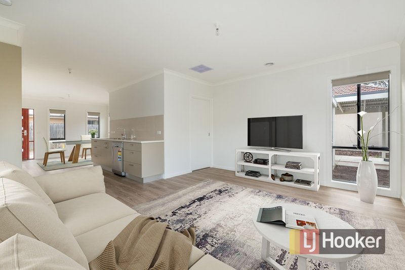 Photo - 2/27 Henty Street, Pakenham VIC 3810 - Image 2