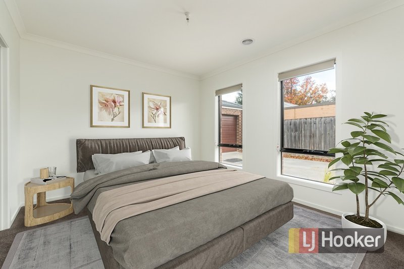 Photo - 2/27 Henty Street, Pakenham VIC 3810 - Image 5