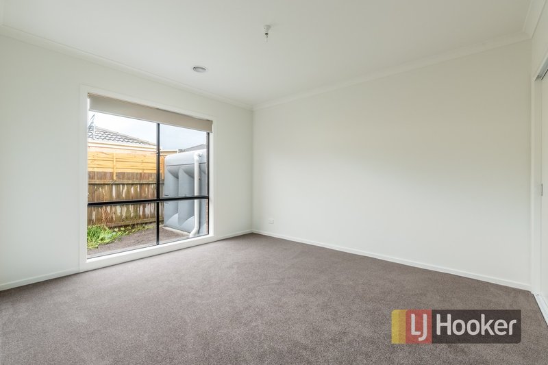 Photo - 2/27 Henty Street, Pakenham VIC 3810 - Image 6