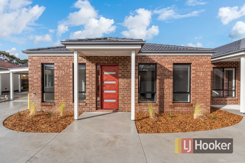 Photo - 2/27 Henty Street, Pakenham VIC 3810 - Image 8