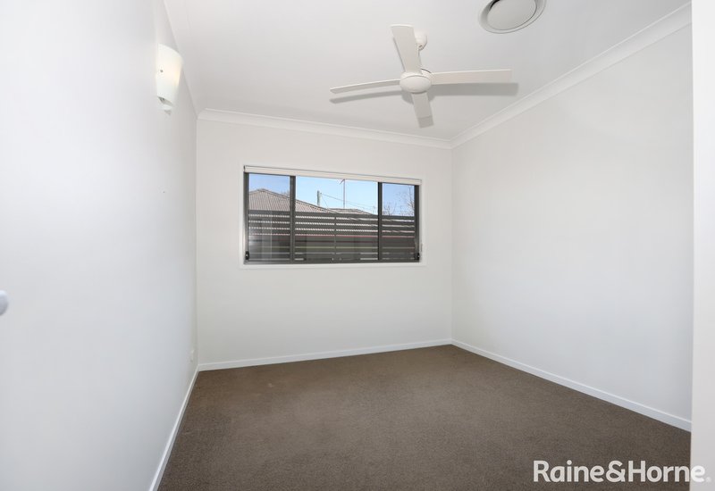 Photo - 2/27 Herbertson Road, Carina Heights QLD 4152 - Image 15