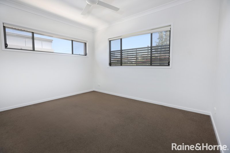 Photo - 2/27 Herbertson Road, Carina Heights QLD 4152 - Image 16