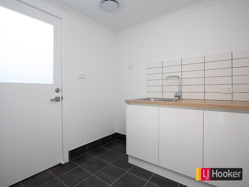 Photo - 2/27 Hilda Lane, South Tamworth NSW 2340 - Image 7