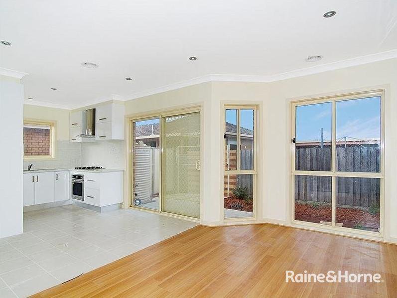 Photo - 2/27 Hook Street, St Albans VIC 3021 - Image 4