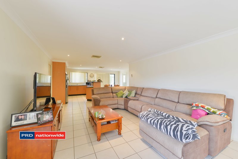 Photo - 2/27 Karwin Street, Tamworth NSW 2340 - Image 2