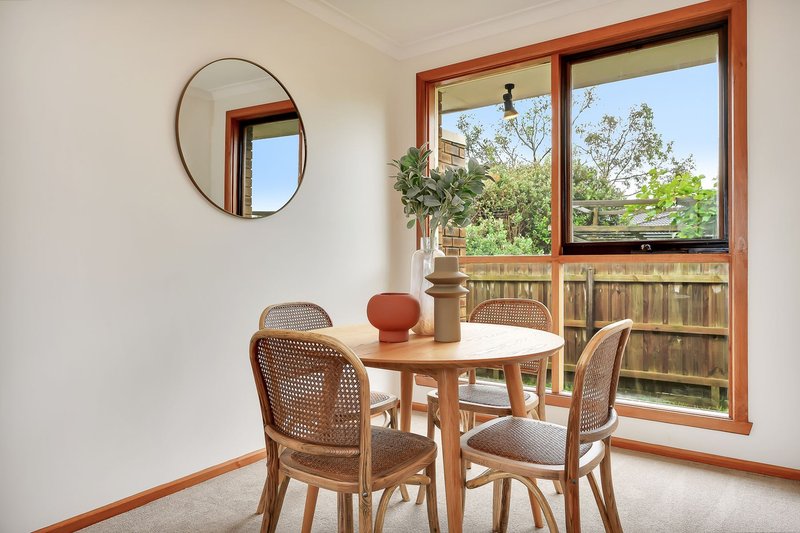 Photo - 2/27 Kemp Avenue, Mount Waverley VIC 3149 - Image 5