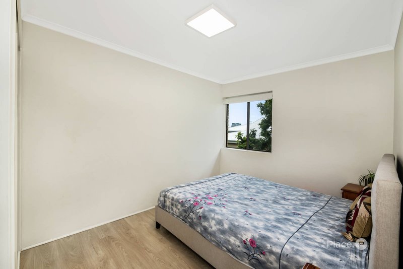 Photo - 2/27 Lancaster Street, Coorparoo QLD 4151 - Image 4