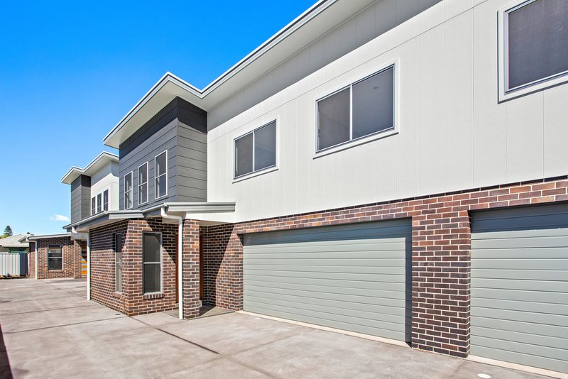 2/27 Lyne Street, Oak Flats NSW 2529