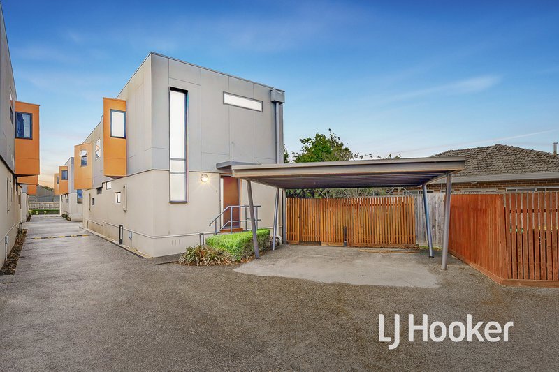 Photo - 2/27 New Street, Dandenong VIC 3175 - Image 1