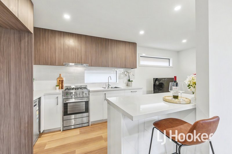 Photo - 2/27 New Street, Dandenong VIC 3175 - Image 2
