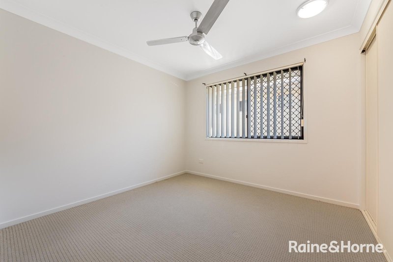 Photo - 2/27 Oatland Crescent, Holland Park West QLD 4121 - Image 8